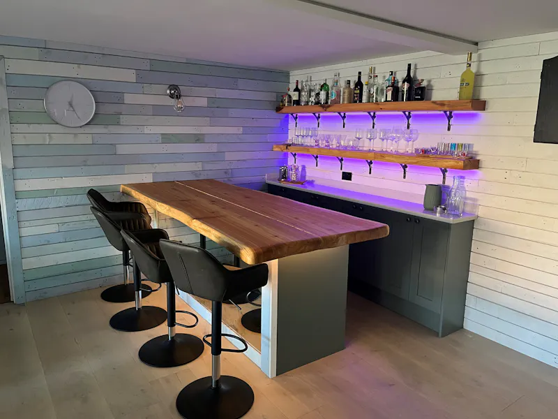 Bar at Haslemere family home, C942 (photo 19)