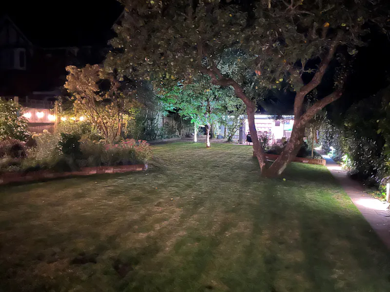 Garden at Haslemere family home, C942 (photo 15)