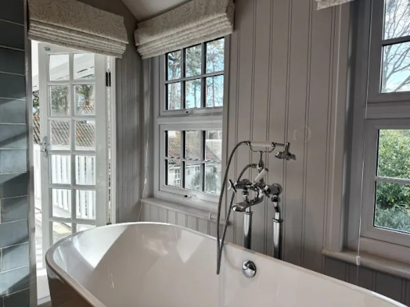 Bath - rolltop at Ascot American Cottage, C941 (photo 18)