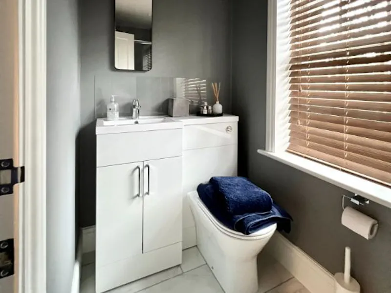 Bathroom at Ascot American Cottage, C941 (photo 20)