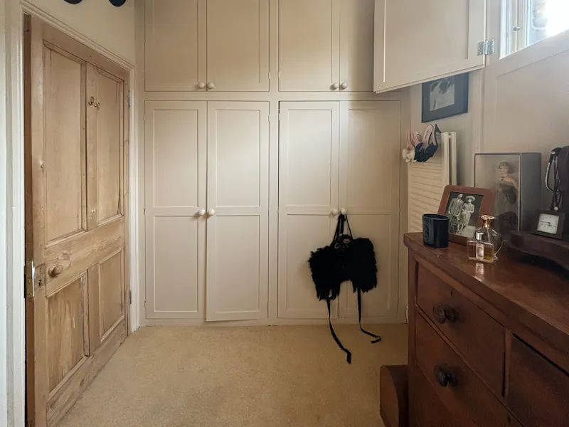 Dressing room at Clapham Townhouse, B1799 (photo 18)