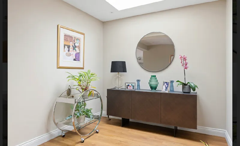 Light Totteridge family home, D2237 (photo 8)