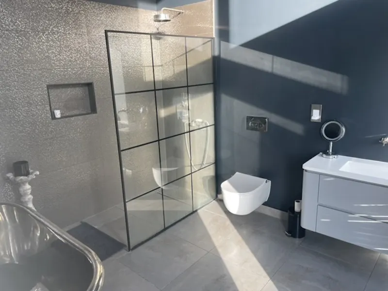 Bathroom at Modern pool house Wineham , D2769 (photo 6)