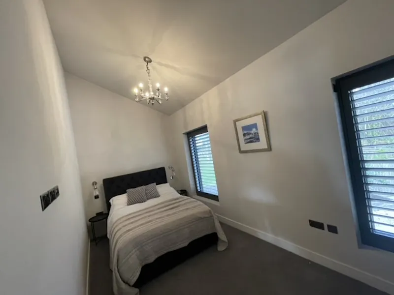 Bedroom at Modern pool house Wineham , D2769 (photo 10)