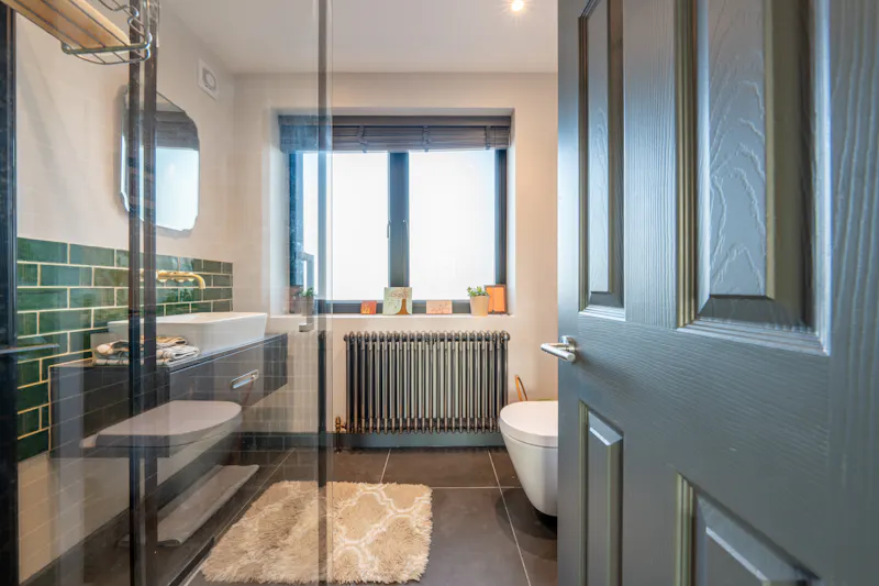 Bathroom at 1930's Kensal Rise Home, D2770 (photo 14)