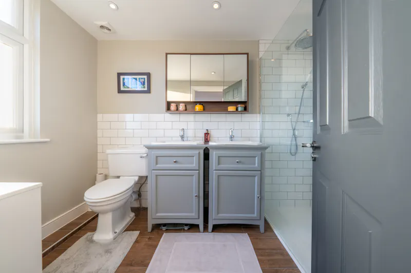 Bathroom at 1930's Kensal Rise Home, D2770 (photo 20)