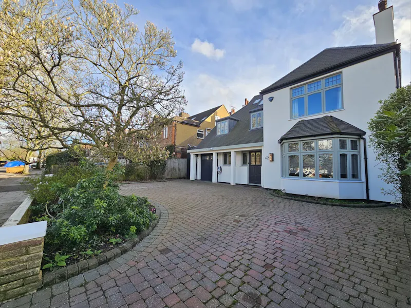 Driveway at Contemporary Muswell Hill Home, D2771 (photo 29)