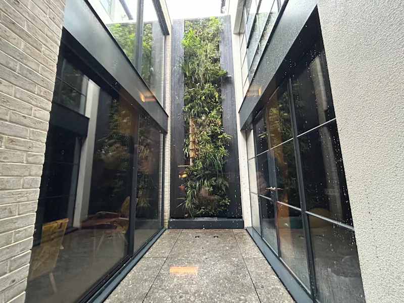 Courtyard at Contemporary Muswell Hill Home, D2771 (photo 16)