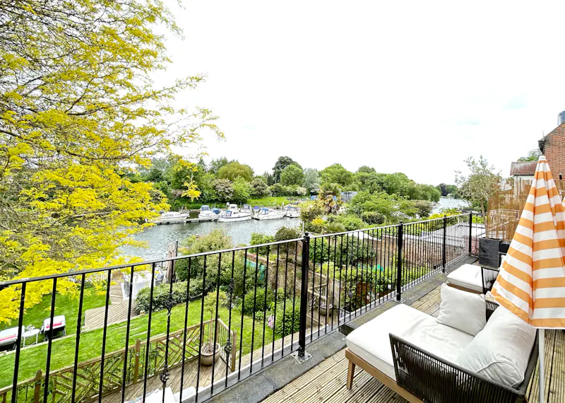 Balcony at Thameside Pink House, B2040 (photo 21)