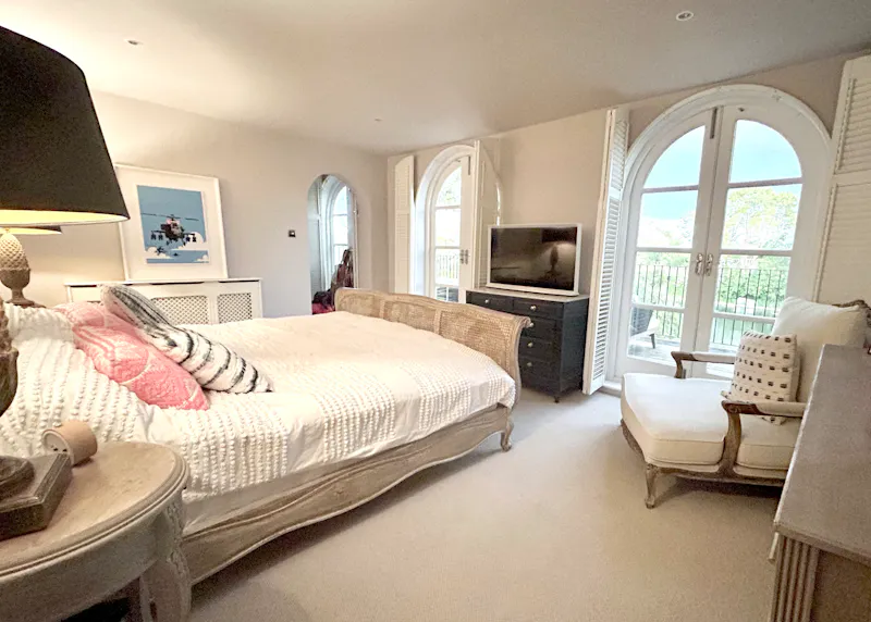 Bedroom - main at Thameside Pink House, B2040 (photo 14)