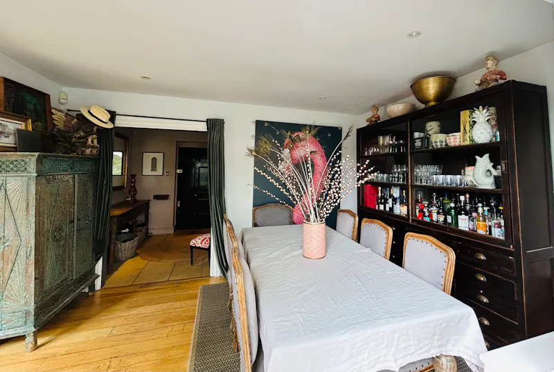 Thameside Pink House, B2040 (photo 6)