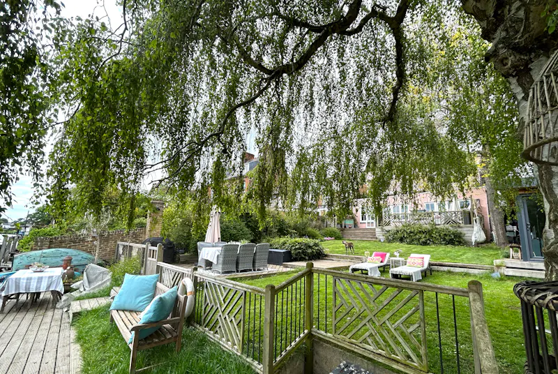 Thameside Pink House, B2040 (photo 20)