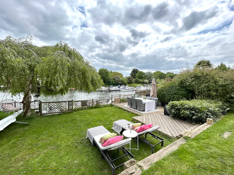 Terrace/Patio at Thameside Pink House, B2040 (photo 18)