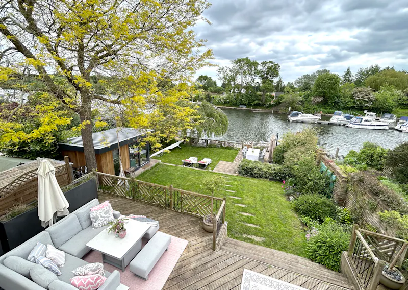 Views - Thames at Thameside Pink House, B2040 (photo 3)