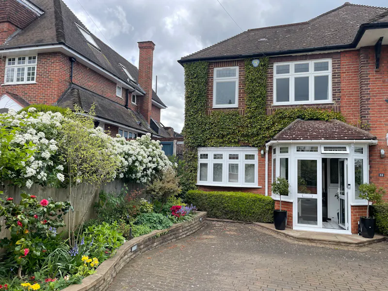 Classic family home in Barnet, D2780 (photo 2)