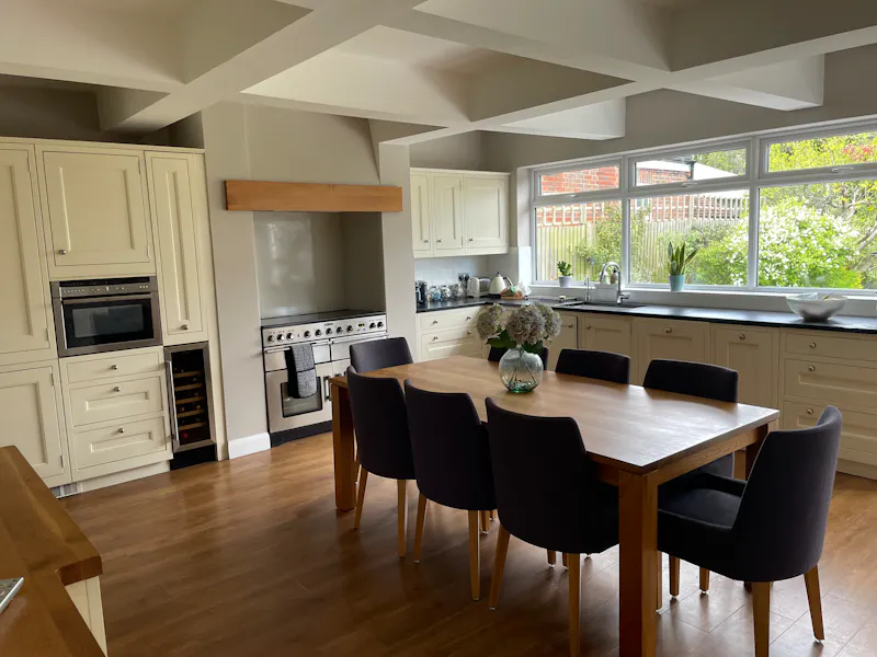 Kitchen at Classic family home in Barnet, D2780 (photo 10)
