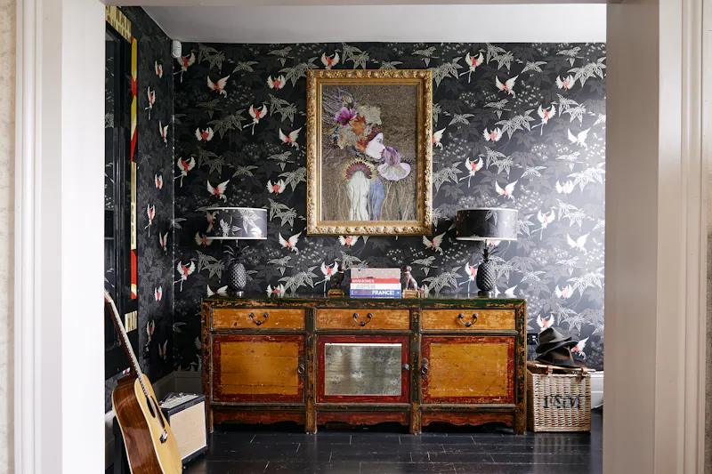 Wallpaper at Large Bayswater townhouse, A1633 (photo 34)