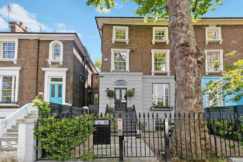 Driveway at Large Bayswater townhouse, A1633 (photo 1)