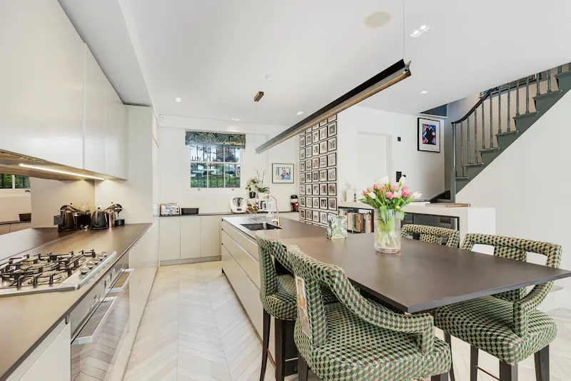 Large Bayswater townhouse, A1633 (photo 11)