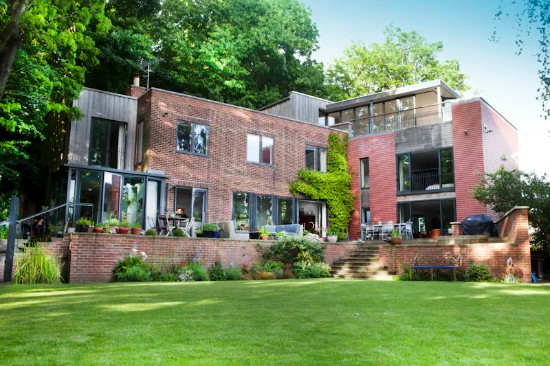 Garden at Airy Modern Highgate Home, D2546 (photo 1)