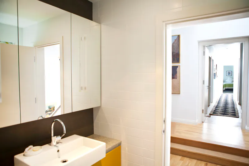 Airy Modern Highgate Home, D2546 (photo 26)