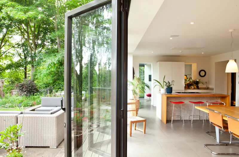 Airy Modern Highgate Home, D2546 (photo 9)