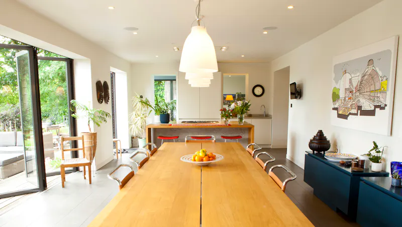 Airy Modern Highgate Home, D2546 (photo 7)