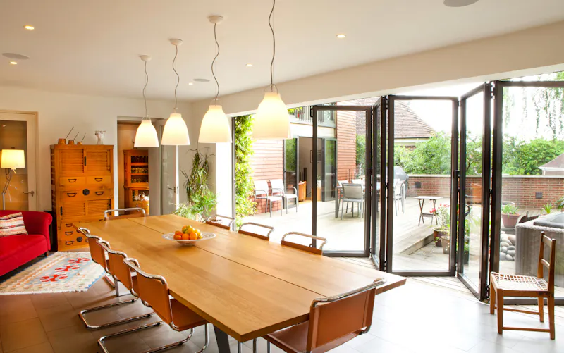 Airy Modern Highgate Home, D2546 (photo 4)