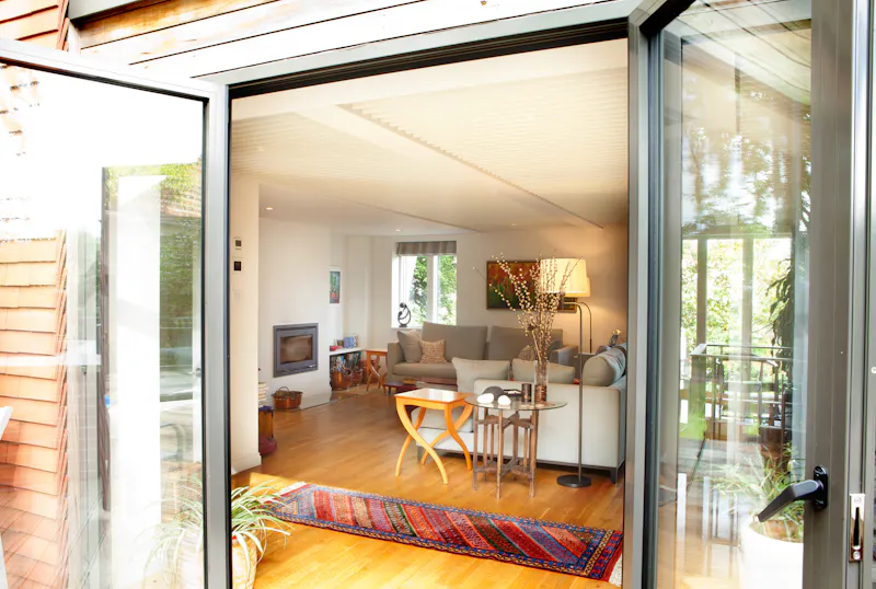 Airy Modern Highgate Home, D2546 (photo 17)
