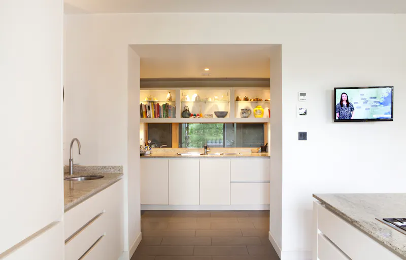 Airy Modern Highgate Home, D2546 (photo 10)