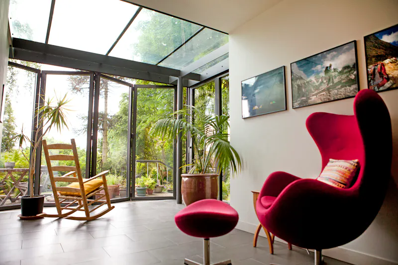Airy Modern Highgate Home, D2546 (photo 12)