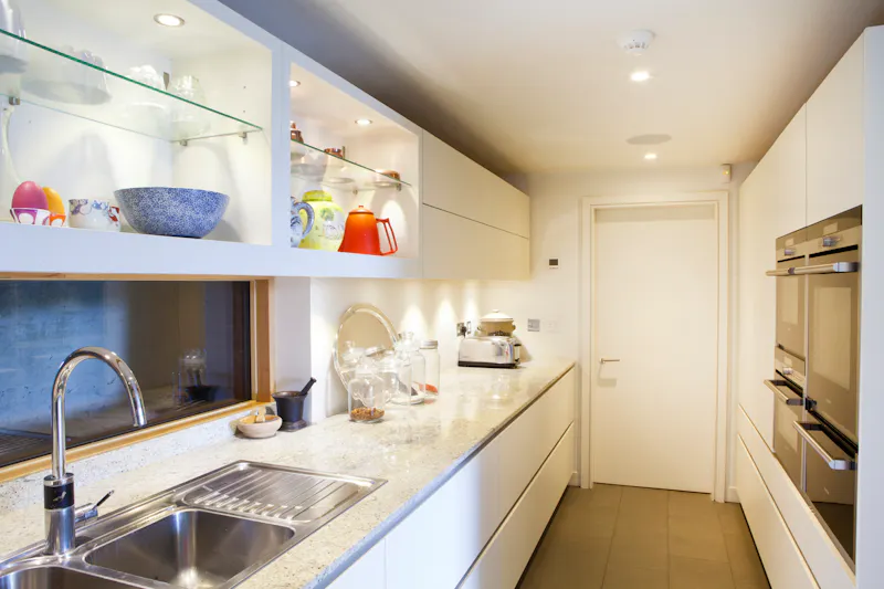 Kitchen at Airy Modern Highgate Home, D2546 (photo 11)