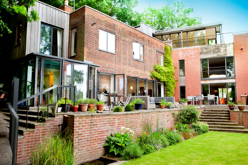 Airy Modern Highgate Home, D2546 (photo 35)