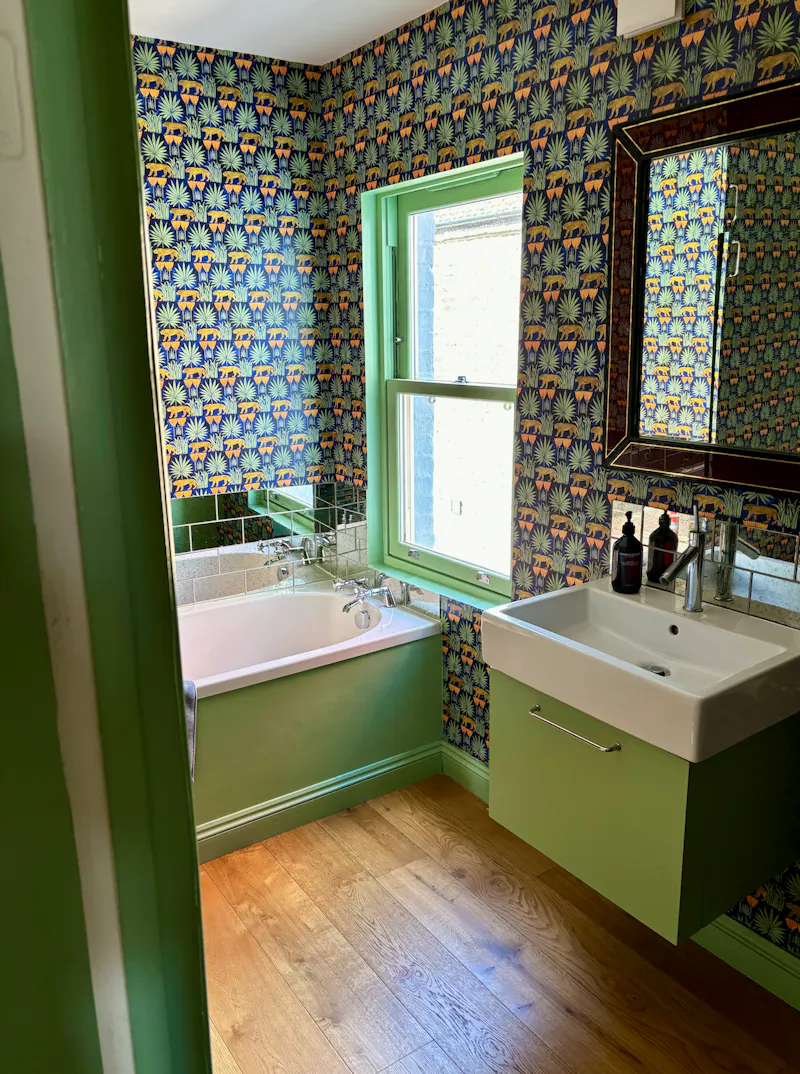 Bath at Vibrant Kensal home, B2039 (photo 17)