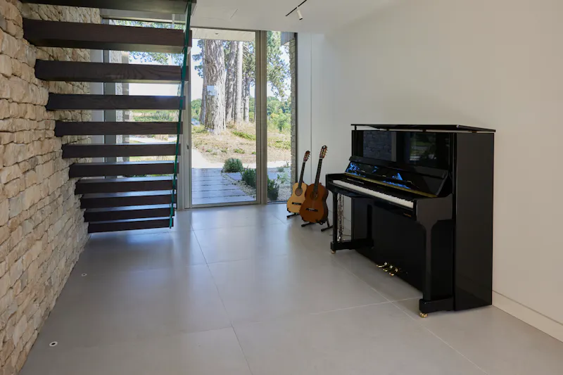 Piano at Scandi modern Marlow house, K501 (photo 16)