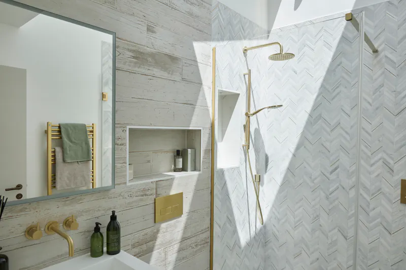 Shower at Scandi modern Marlow house, K501 (photo 32)