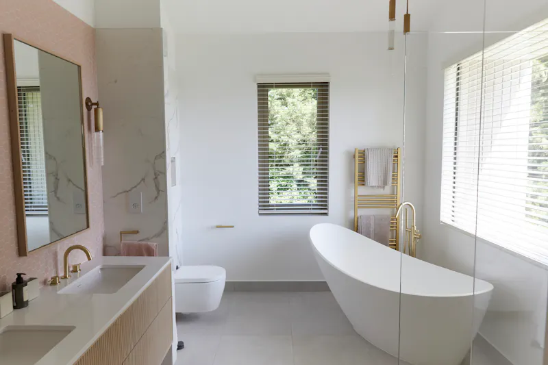 Bathroom at Scandi modern Marlow house, K501 (photo 27)