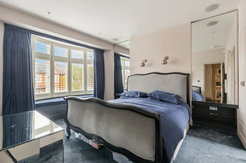 Bedroom at Luxury Latimer Road home, E533 (photo 12)
