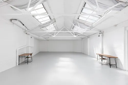 White drive-in studio Dalston, N553