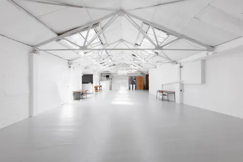 White drive-in studio Dalston, N553
