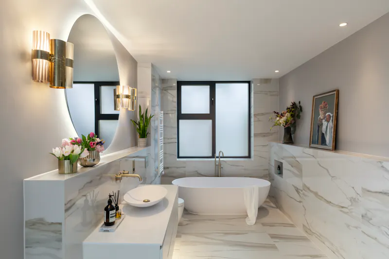 Bathroom at Luxury Esher modern home, K500 (photo 27)
