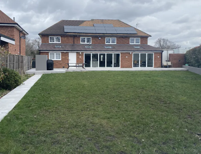 Modern Family Home in Bushey, D2774 (photo 21)