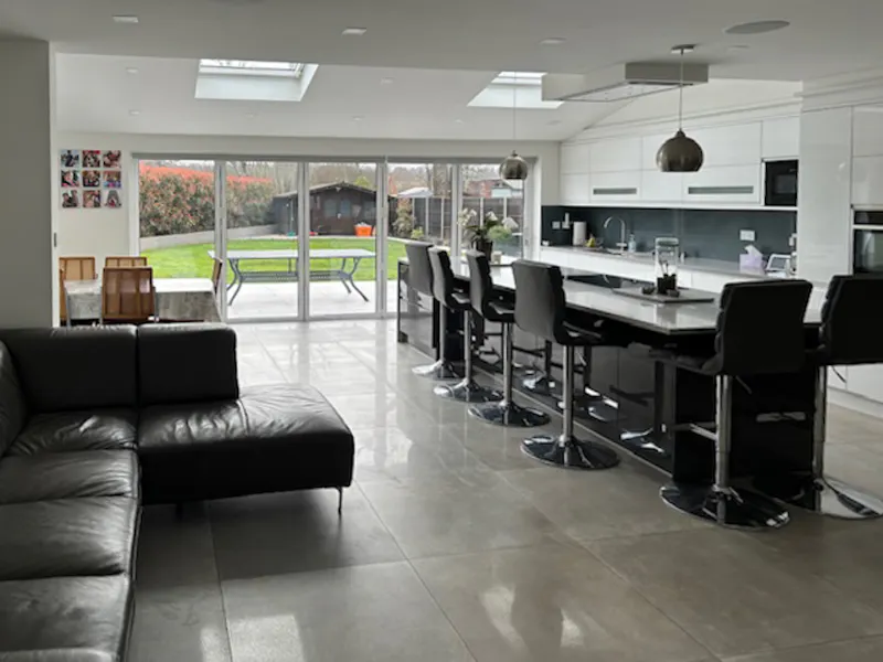 Modern Family Home in Bushey, D2774 (photo 3)