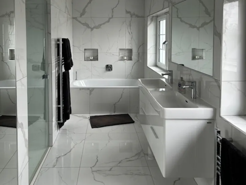 Bathroom at Modern Family Home in Bushey, D2774 (photo 14)