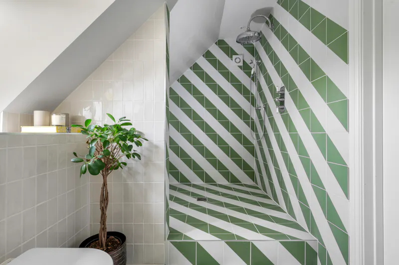 Shower at On-trend Modern Country House, D2775 (photo 37)