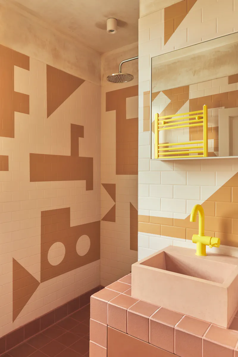 Bathroom at Colourful Harringay house, B2041 (photo 26)