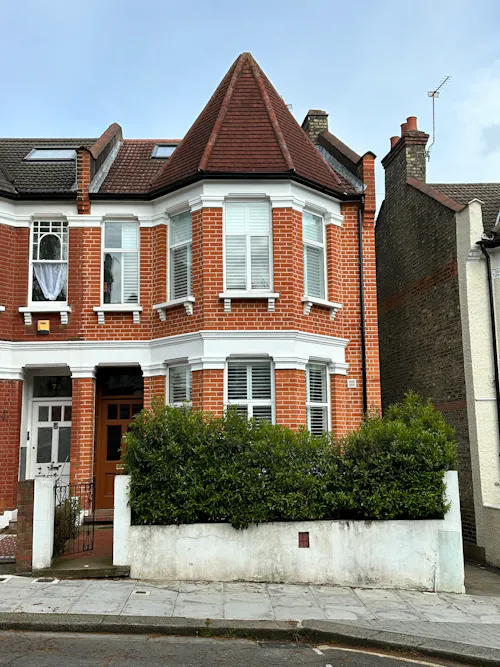 Colourful Harringay house, B2041
