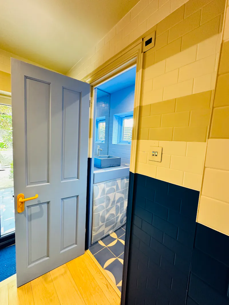 Colourful Harringay house, B2041 (photo 17)