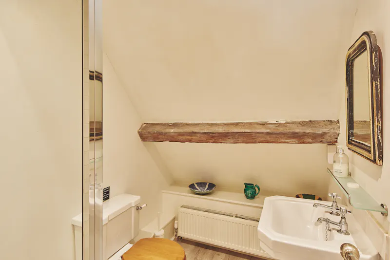 Bathroom at Picturesque Cotswold Grange, C943 (photo 27)