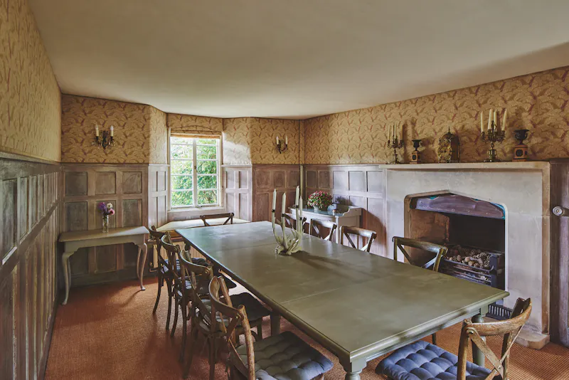 Wallpaper at Picturesque Cotswold Grange, C943 (photo 13)